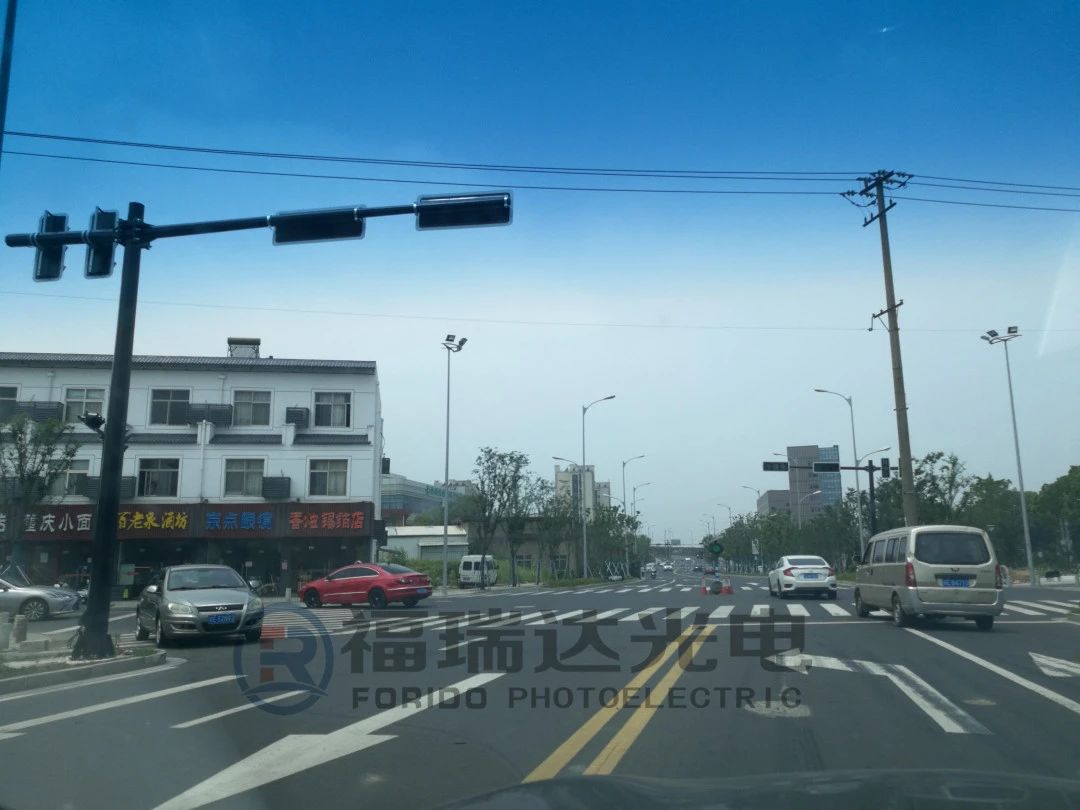 蘇州高新區滸關鎮36個路口交通信號燈和電子警察安裝現場
